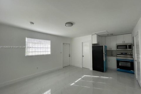 Propiedad comercial en venta en Miami, Florida, 104.42 m2 № 1281461 - foto 4