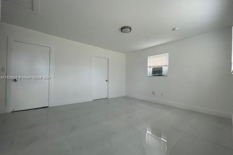 Immobilier commercial à vendre à Miami, Floride: 104.42 m2 № 1281461 - photo 3