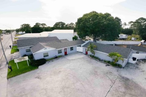 Immobilier commercial à vendre à St. Lucie, Floride № 1159159 - photo 1