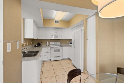 Condo in Sunny Isles Beach, Florida, 3 bedrooms  № 1209723 - photo 14