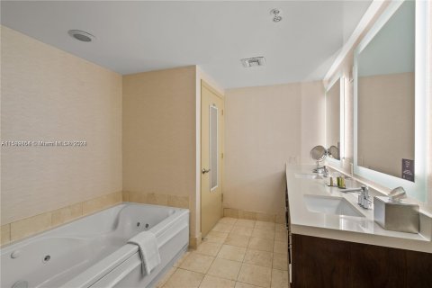 Condo in Sunny Isles Beach, Florida, 3 bedrooms  № 1209723 - photo 21