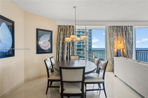 Condo in Sunny Isles Beach, Florida, 3 bedrooms  № 1209723 - photo 9