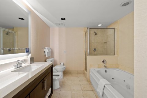 Condo in Sunny Isles Beach, Florida, 3 bedrooms  № 1209723 - photo 20