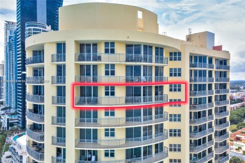 Condo in Sunny Isles Beach, Florida, 3 bedrooms  № 1209723 - photo 10