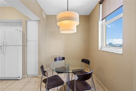 Condo in Sunny Isles Beach, Florida, 3 bedrooms  № 1209723 - photo 17