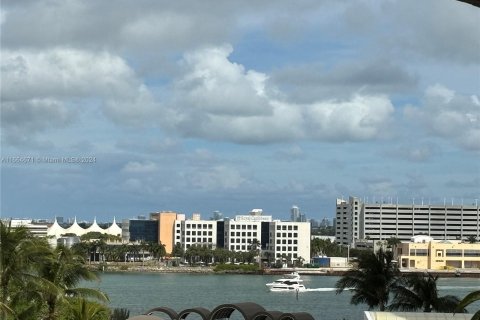 Condo in Miami, Florida, 1 bedroom  № 1375797 - photo 20