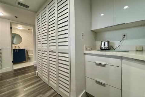 Condo in Miami, Florida, 1 bedroom  № 1375797 - photo 18