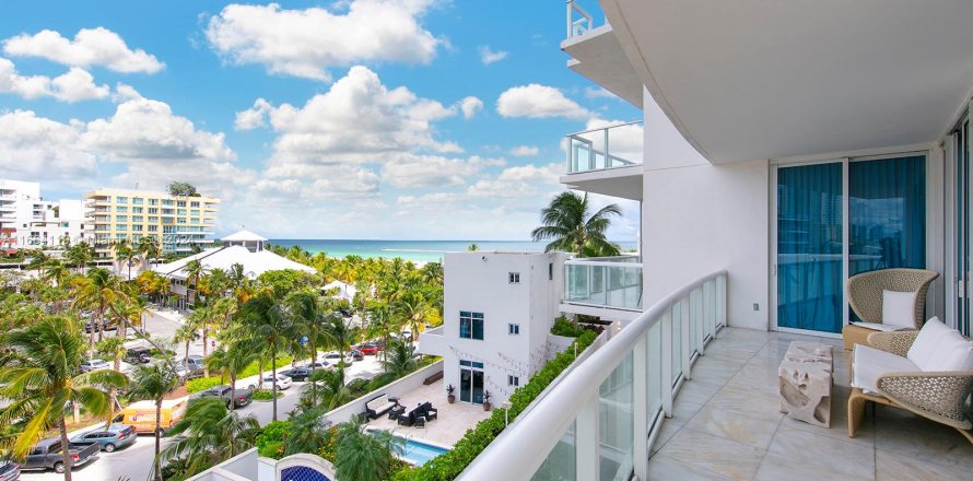 Condominio en Miami Beach, Florida, 2 dormitorios  № 1375642