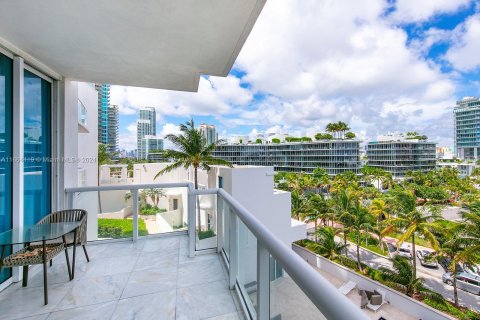 Condo in Miami Beach, Florida, 2 bedrooms  № 1375642 - photo 11