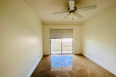 Condo in West Palm Beach, Florida, 2 bedrooms  № 1098822 - photo 15