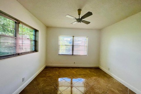 Condo in West Palm Beach, Florida, 2 bedrooms  № 1098822 - photo 17