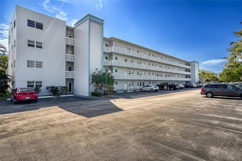 Condominio en venta en Dania Beach, Florida, 1 dormitorio, 78.97 m2 № 1077347 - foto 27