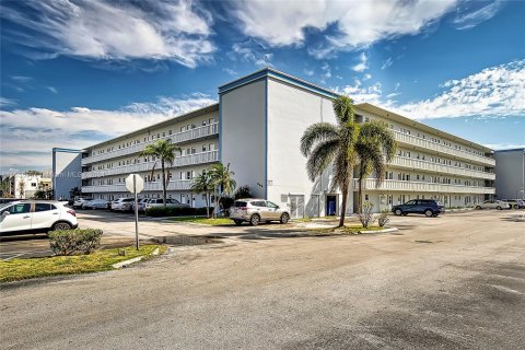 Condominio en venta en Dania Beach, Florida, 1 dormitorio, 78.97 m2 № 1077347 - foto 28