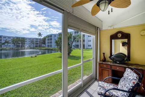Condominio en venta en Dania Beach, Florida, 1 dormitorio, 78.97 m2 № 1077347 - foto 1