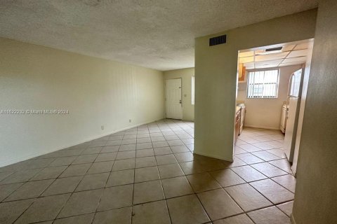 Condo in West Palm Beach, Florida, 1 bedroom  № 1271013 - photo 3