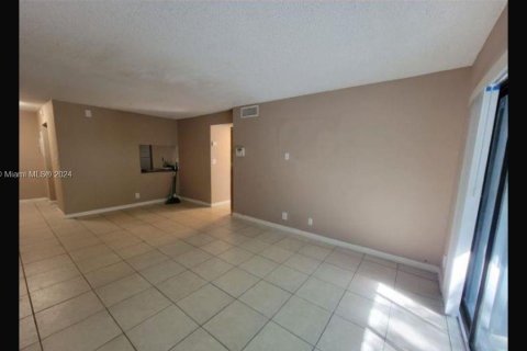 Condo in West Palm Beach, Florida, 2 bedrooms  № 1271014 - photo 1