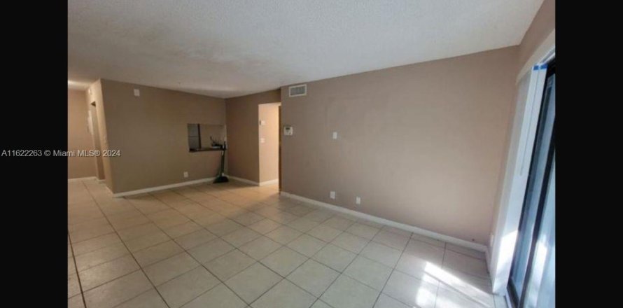 Condominio en West Palm Beach, Florida, 2 dormitorios  № 1271014