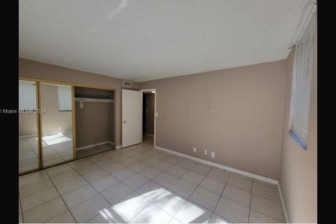 Condo in West Palm Beach, Florida, 2 bedrooms  № 1271014 - photo 3