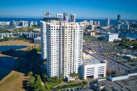 Copropriété à vendre à Hallandale Beach, Floride: 3 chambres, 151.8 m2 № 1242491 - photo 1