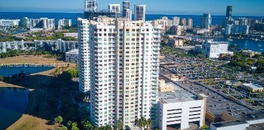 Condo à Hallandale Beach, Floride, 3 chambres  № 1242491