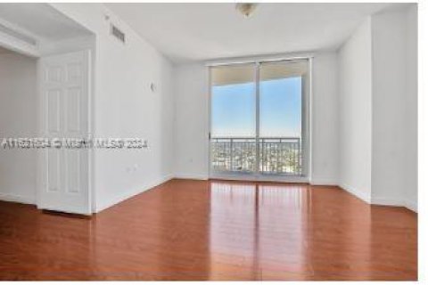 Condo in Hallandale Beach, Florida, 3 bedrooms  № 1242491 - photo 2