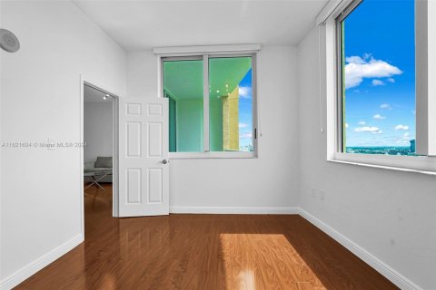 Copropriété à vendre à Hallandale Beach, Floride: 3 chambres, 151.8 m2 № 1242491 - photo 12