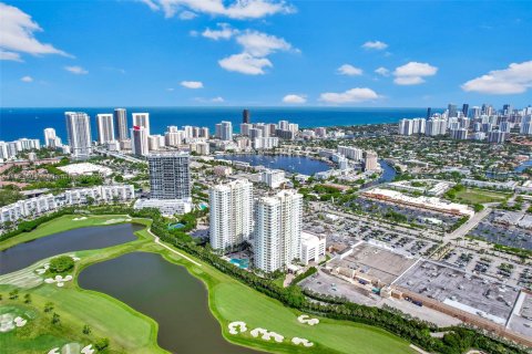 Condominio en venta en Hallandale Beach, Florida, 3 dormitorios, 151.8 m2 № 1242491 - foto 16