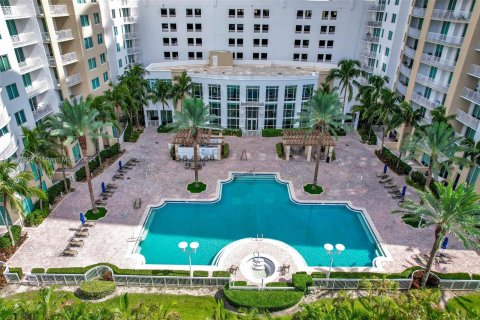 Copropriété à vendre à Hallandale Beach, Floride: 3 chambres, 151.8 m2 № 1242491 - photo 18