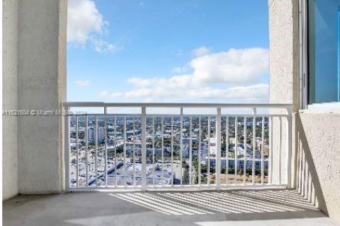 Copropriété à vendre à Hallandale Beach, Floride: 3 chambres, 151.8 m2 № 1242491 - photo 3