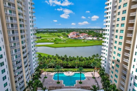 Condominio en venta en Hallandale Beach, Florida, 3 dormitorios, 151.8 m2 № 1242491 - foto 19