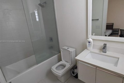 Townhouse in LANDMARK in Doral, Florida 3 bedrooms, 222.87 sq.m. № 1293709 - photo 17