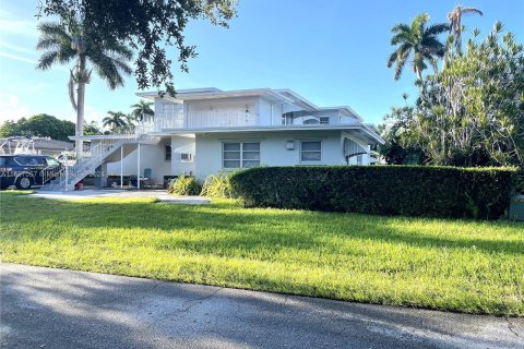 Villa ou maison à louer à Hollywood, Floride: 3 chambres, 232.26 m2 № 1357309 - photo 1