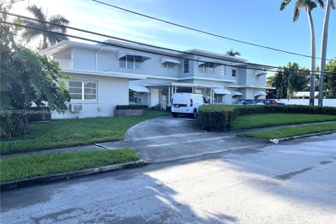 Villa ou maison à louer à Hollywood, Floride: 3 chambres, 232.26 m2 № 1357309 - photo 2