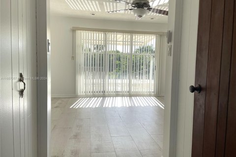 Villa ou maison à louer à Hollywood, Floride: 3 chambres, 232.26 m2 № 1357309 - photo 18