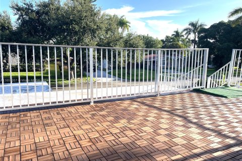 Casa en alquiler en Hollywood, Florida, 3 dormitorios, 232.26 m2 № 1357309 - foto 5