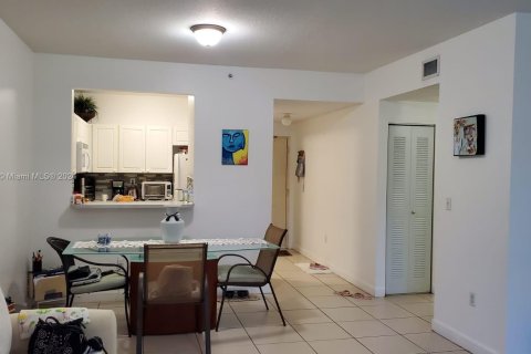 Condo in Miami, Florida, 2 bedrooms  № 1356765 - photo 13