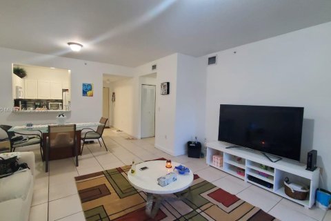 Condominio en alquiler en Miami, Florida, 2 dormitorios, 96.71 m2 № 1356765 - foto 1