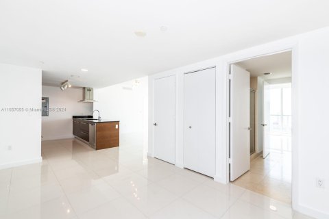 Condominio en alquiler en Miami, Florida, 3 dormitorios, 134.71 m2 № 1357308 - foto 23