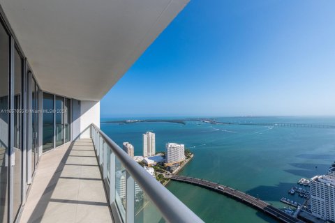 Condominio en alquiler en Miami, Florida, 3 dormitorios, 134.71 m2 № 1357308 - foto 1