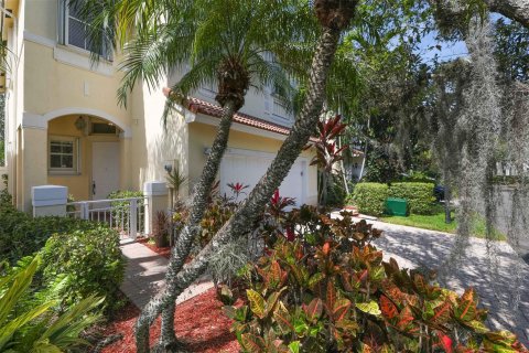 House in Hollywood, Florida 4 bedrooms, 196.3 sq.m. № 1070473 - photo 16