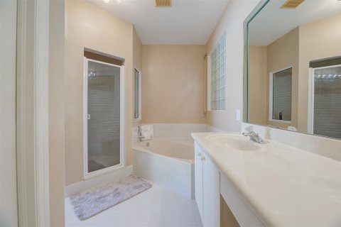 House in Hollywood, Florida 4 bedrooms, 196.3 sq.m. № 1070473 - photo 5