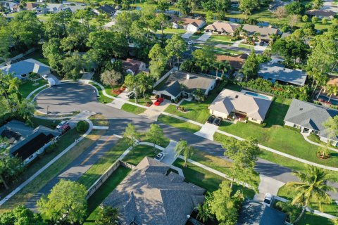 House in Wellington, Florida 4 bedrooms, 217.02 sq.m. № 1160501 - photo 2