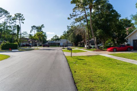 House in Wellington, Florida 4 bedrooms, 217.02 sq.m. № 1160501 - photo 6