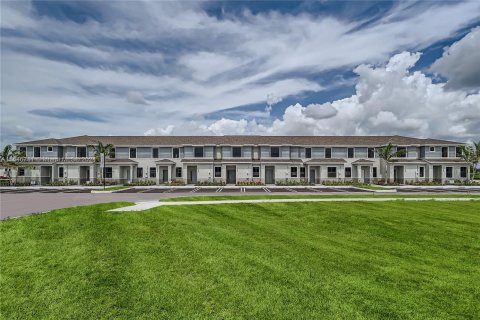 Touwnhouse à vendre à Florida City, Floride: 3 chambres, 128.21 m2 № 1329551 - photo 1