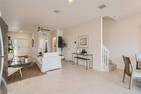 Townhouse in Florida City, Florida 3 bedrooms, 128.21 sq.m. № 1329551 - photo 6