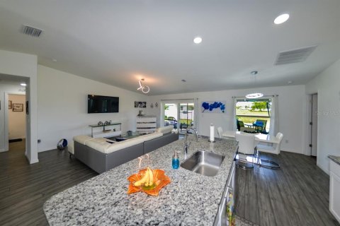 Casa en venta en Cape Coral, Florida, 4 dormitorios, 151.9 m2 № 1381049 - foto 9