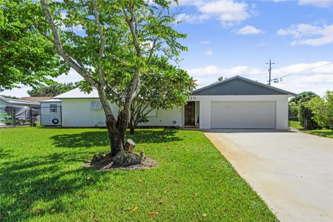 House in Lake Worth, Florida 3 bedrooms, 170.75 sq.m. № 1380964 - photo 1