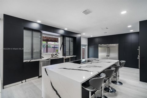 Casa en venta en Miami, Florida, 4 dormitorios, 240.34 m2 № 1269141 - foto 11