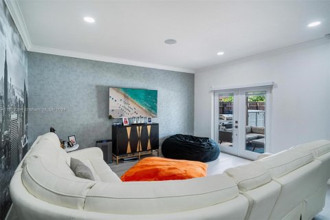 Casa en venta en Miami, Florida, 4 dormitorios, 240.34 m2 № 1269141 - foto 19