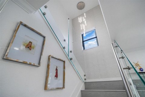 Casa en venta en Miami, Florida, 4 dormitorios, 240.34 m2 № 1269141 - foto 30